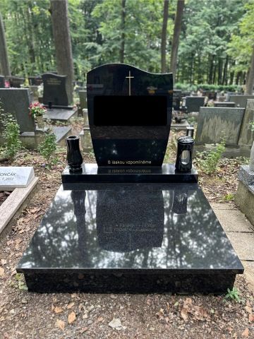 Urnový hrob Indian Black TM Kamenictví Zlín